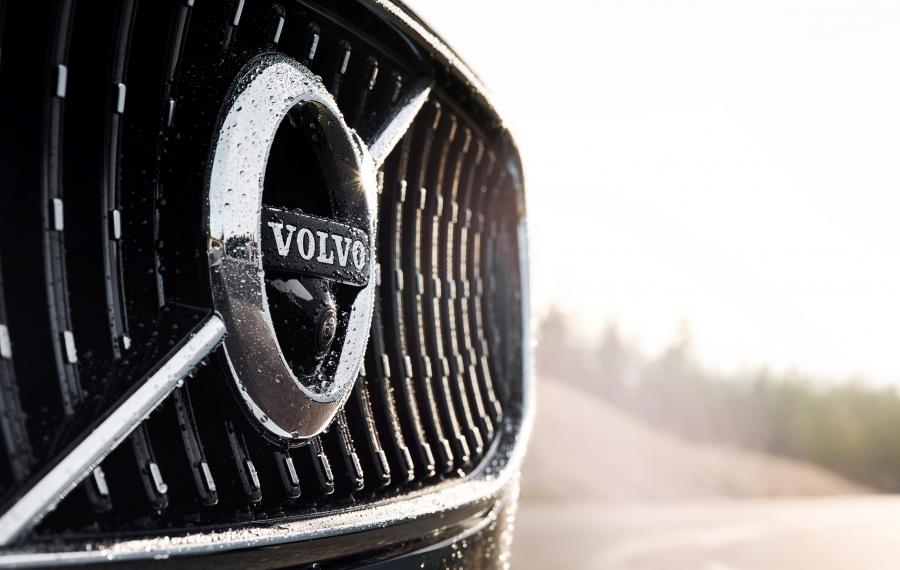 Логотип Volvo V90 D5 Cross Country 2016 года  (WW) (фото 29 из 36)